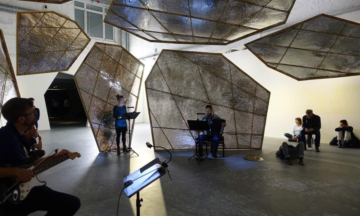 [With Sophie Whettnall] La banquise, la forêt et les étoiles